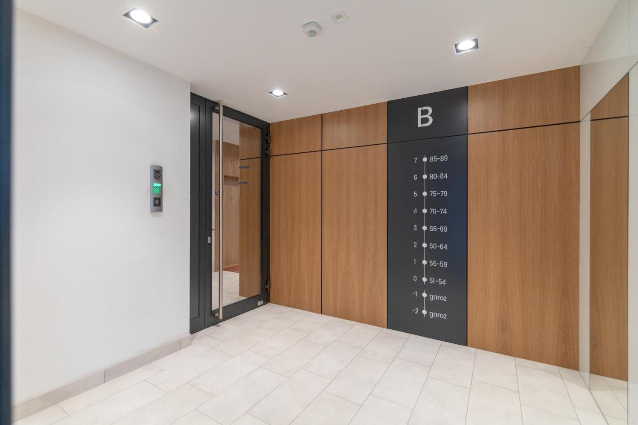 Warsaw Spire Stylish Apartament Екстер'єр фото